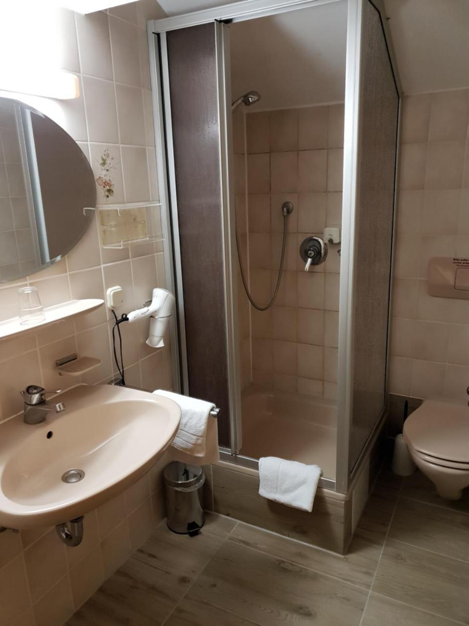 Landgasthof Bock Hotel Gauting Kültér fotó